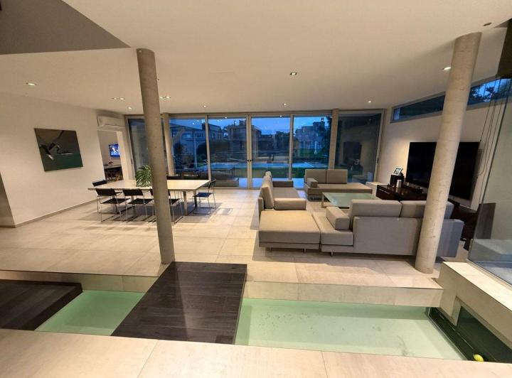 Casa · 381m² · 5 Ambientes