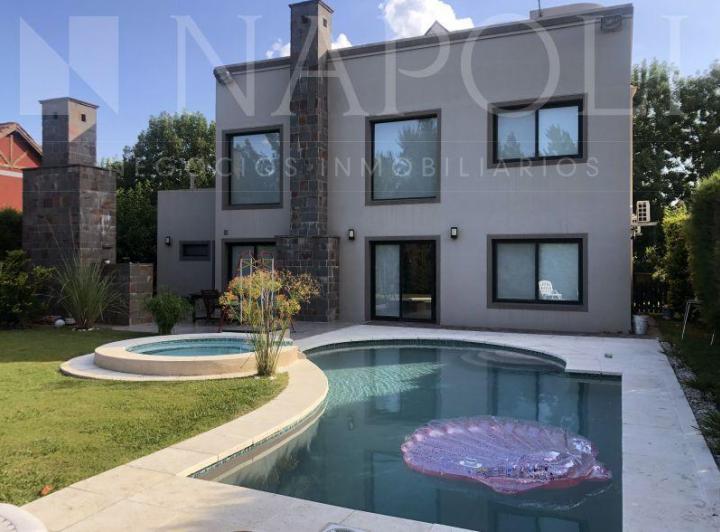 Casa · 205m² · 5 Ambientes · 2 Cocheras