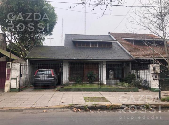 Casa · 320m² · 6 Ambientes · 2 Cocheras