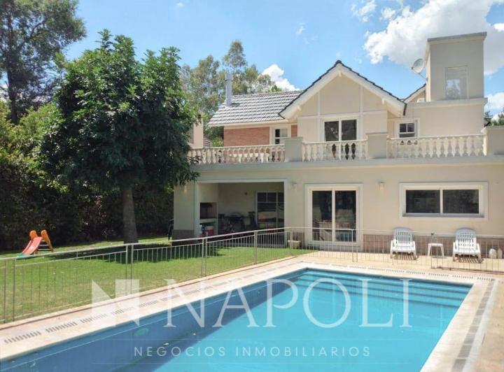 Casa · 210m² · 5 Ambientes