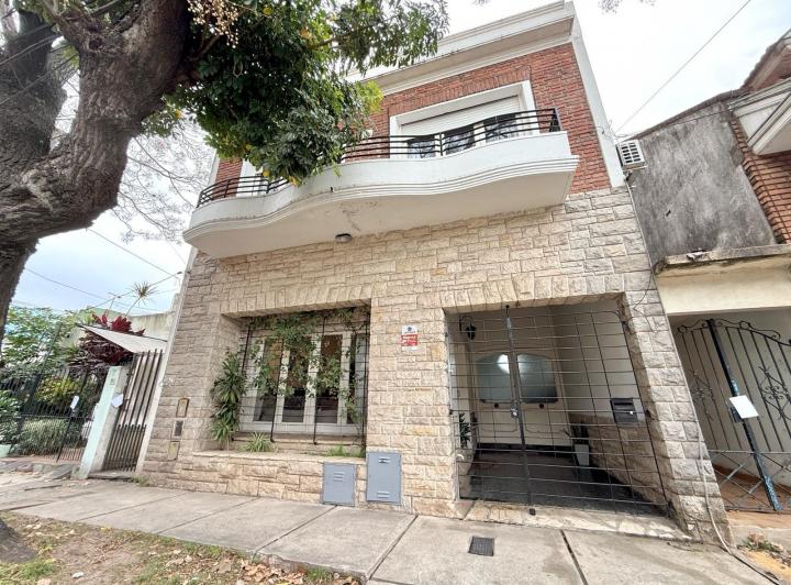 Casa · 135m² · 6 Ambientes · 2 Cocheras
