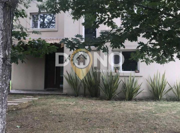 Casa · 10m² · 5 Ambientes · 2 Cocheras
