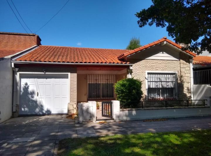Casa · 240m² · 7 Ambientes · 3 Cocheras