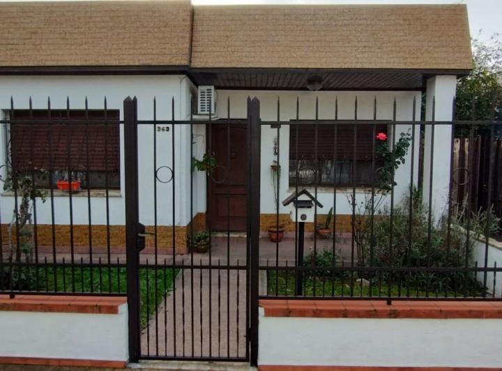 Casa · 220m² · 8 Ambientes · 4 Cocheras
