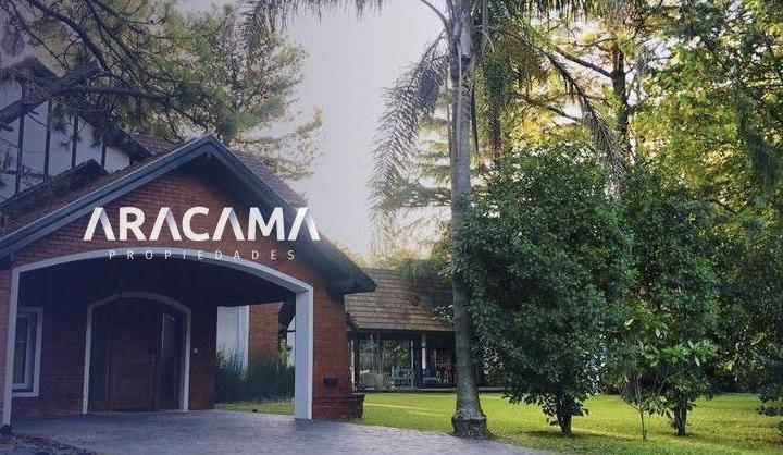 Casa · 400m² · 5 Ambientes · 3 Cocheras