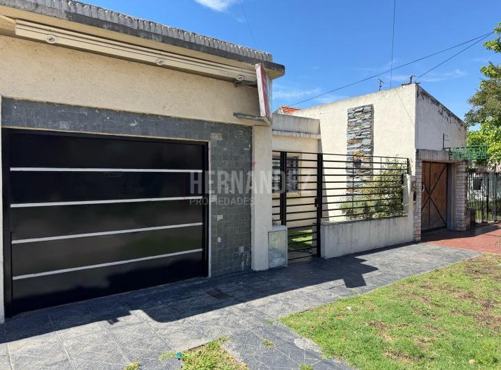 Casa · 160m² · 5 Ambientes · 1 Cochera
