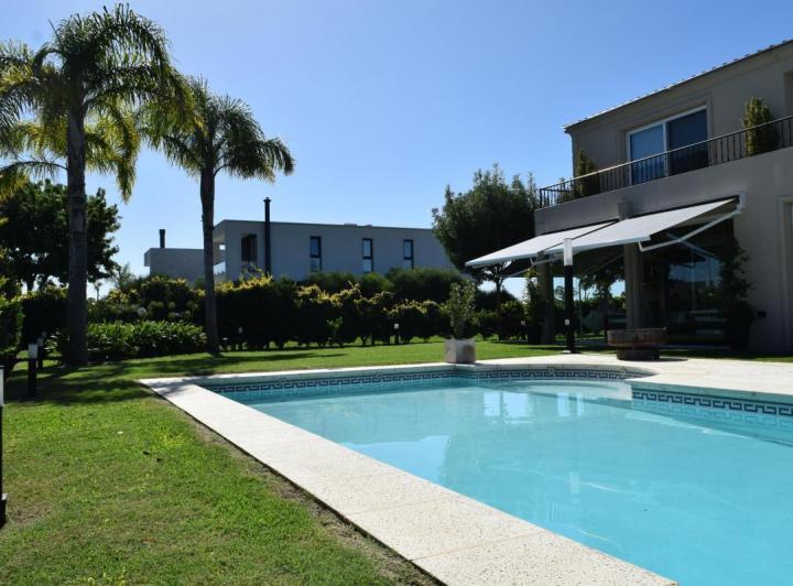 Casa · 309m² · 8 Ambientes · 1 Cochera