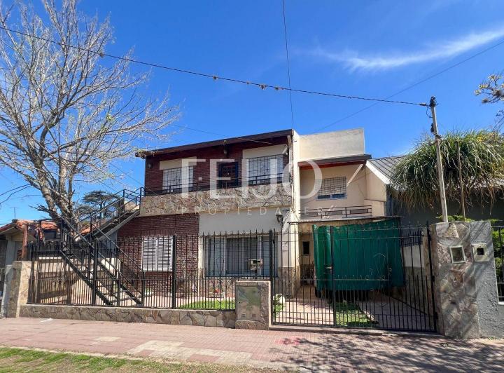 Casa · 224m² · 6 Ambientes · 1 Cochera