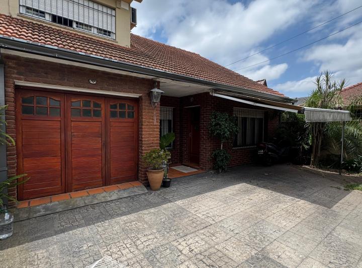 Casa · 200m² · 7 Ambientes · 2 Cocheras