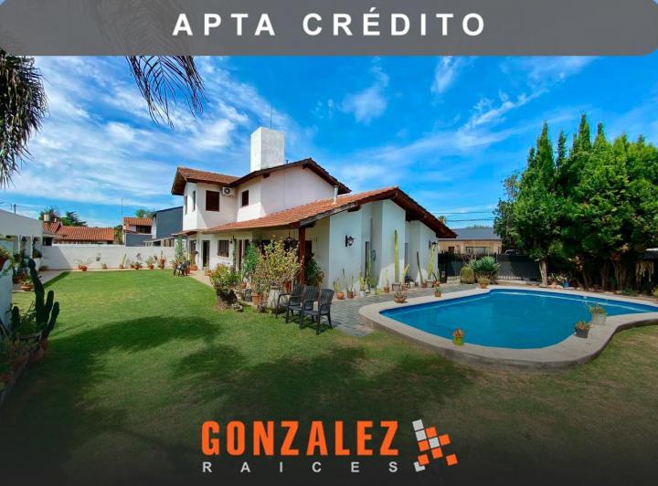 Casa · 221m² · 5 Ambientes · 2 Cocheras