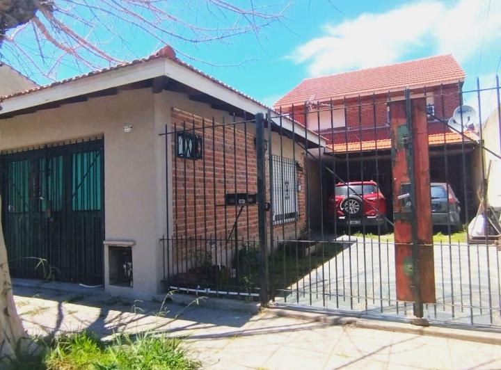 Casa · 220m² · 7 Ambientes · 1 Cochera