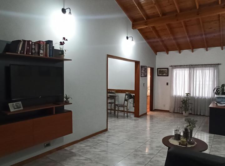 Casa · 94m² · 5 Ambientes · 3 Cocheras