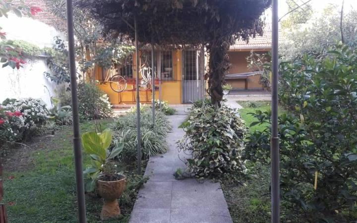 Casa · 275m² · 6 Ambientes · 2 Cocheras