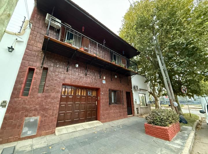 Casa · 160m² · 5 Ambientes · 1 Cochera