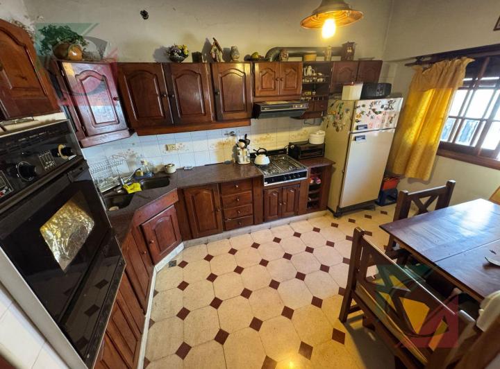 Casa · 280m² · 10 Ambientes · 1 Cochera