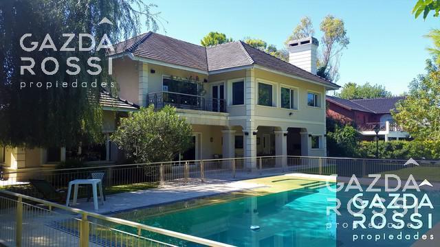 Casa · 400m² · 7 Ambientes · 1 Cochera