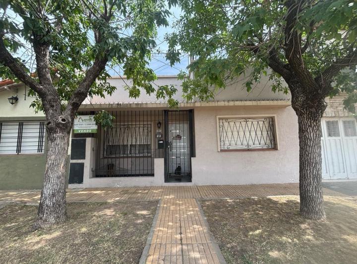 Casa · 120m² · 5 Ambientes · 2 Cocheras