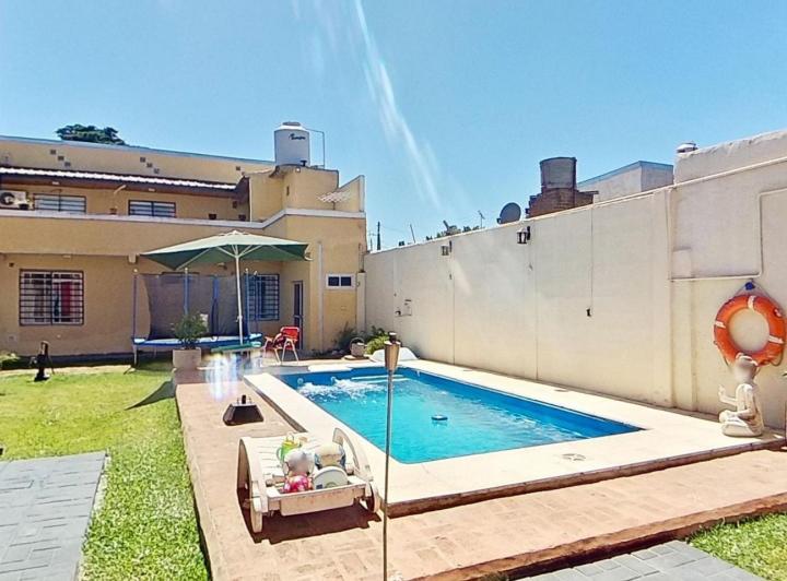 Casa · 215m² · 5 Ambientes · 2 Cocheras