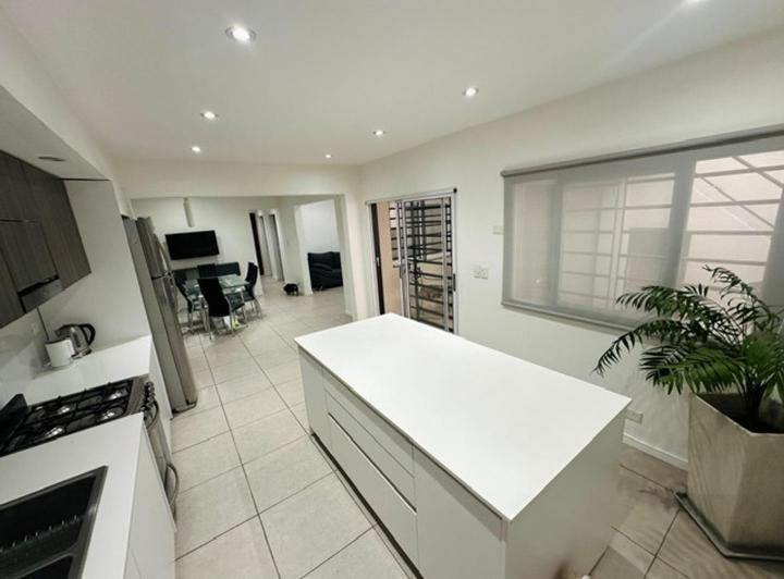 Casa · 116m² · 5 Ambientes · 1 Cochera