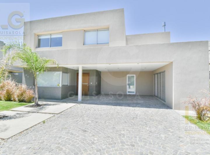 Casa · 300m² · 5 Ambientes · 2 Cocheras