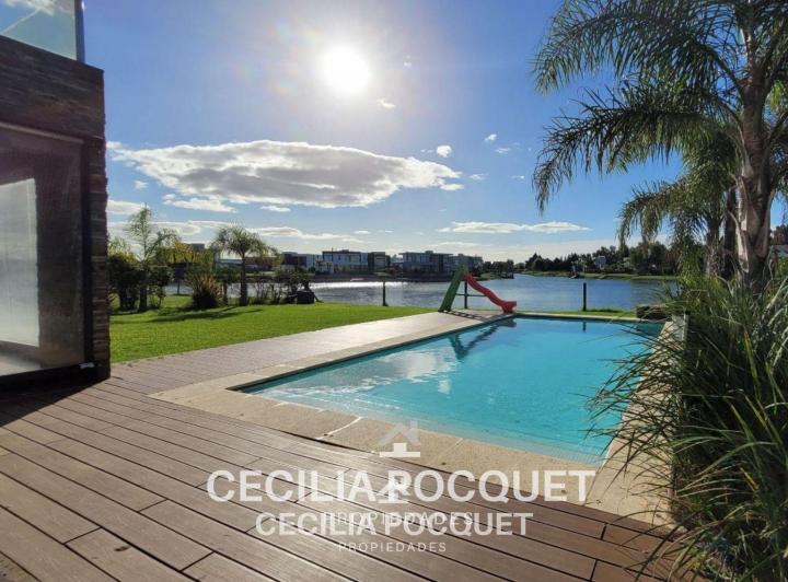 Casa · 335m² · 5 Ambientes · 2 Cocheras