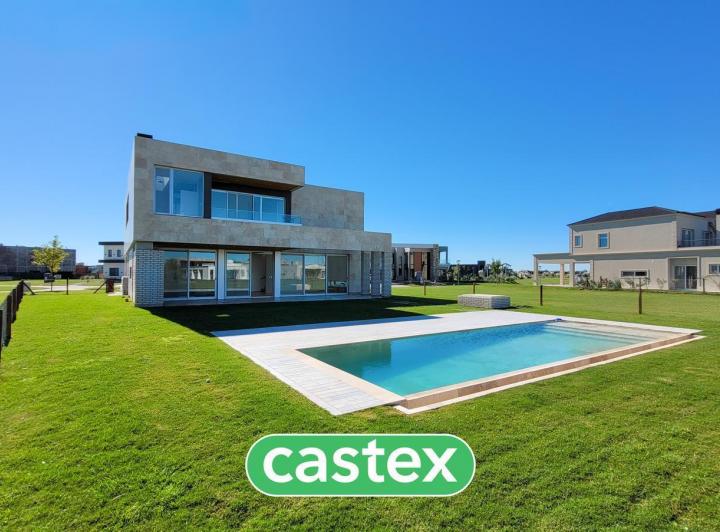 Casa · 274m² · 10 Ambientes · 2 Cocheras