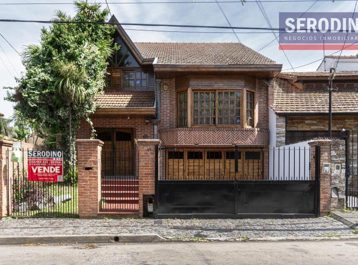 Casa · 320m² · 5 Ambientes · 3 Cocheras