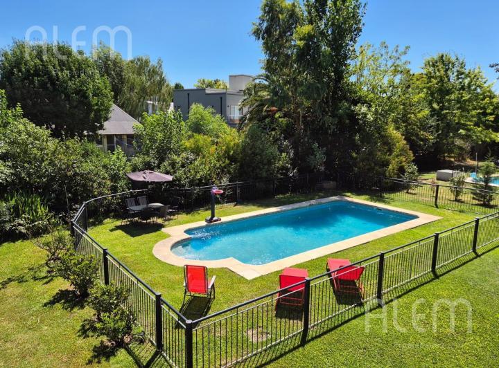 Casa · 238m² · 6 Ambientes · 6 Cocheras