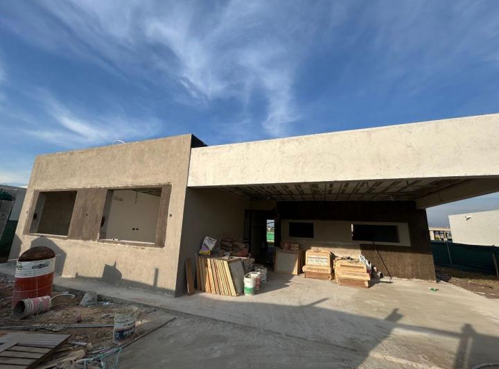 Casa · 180m² · 5 Ambientes · 2 Cocheras
