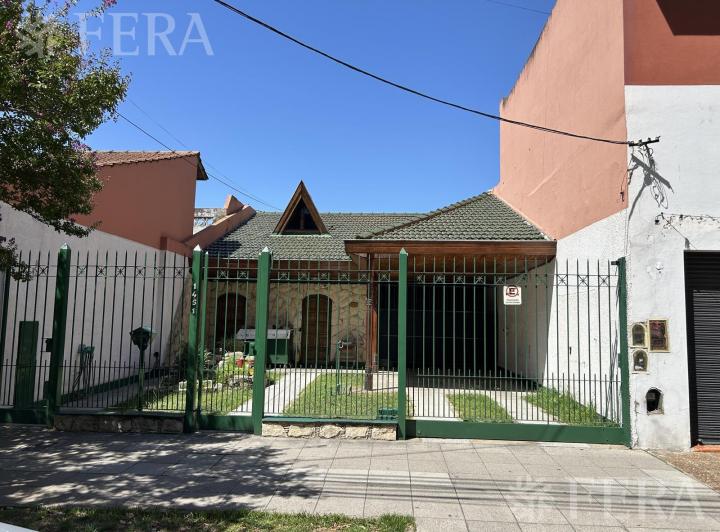 Casa · 200m² · 6 Ambientes · 1 Cochera