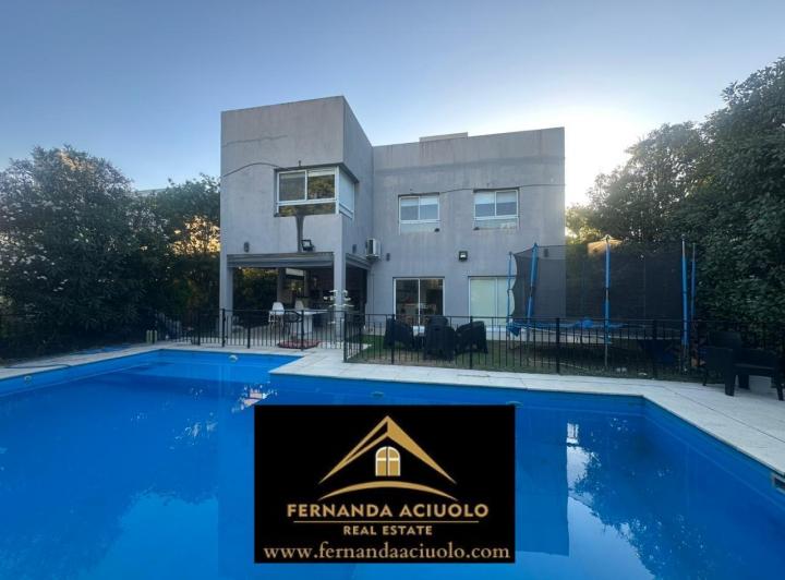 Casa · 185m² · 5 Ambientes · 2 Cocheras