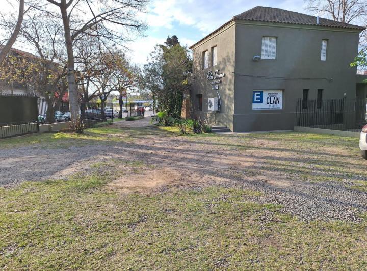 Casa · 230m² · 6 Ambientes · 3 Cocheras