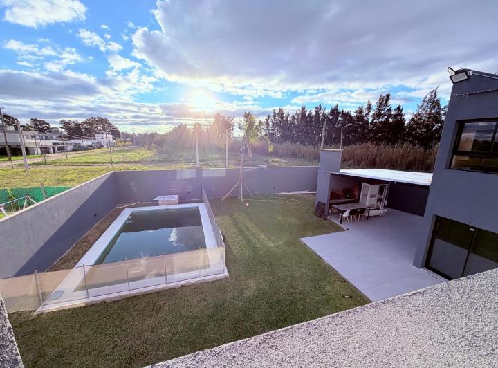 Casa · 200m² · 5 Ambientes · 1 Cochera