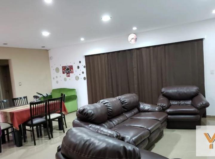 Casa · 210m² · 5 Ambientes