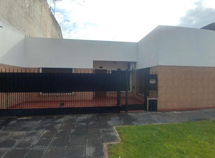 Casa · 110m² · 6 Ambientes · 1 Cochera