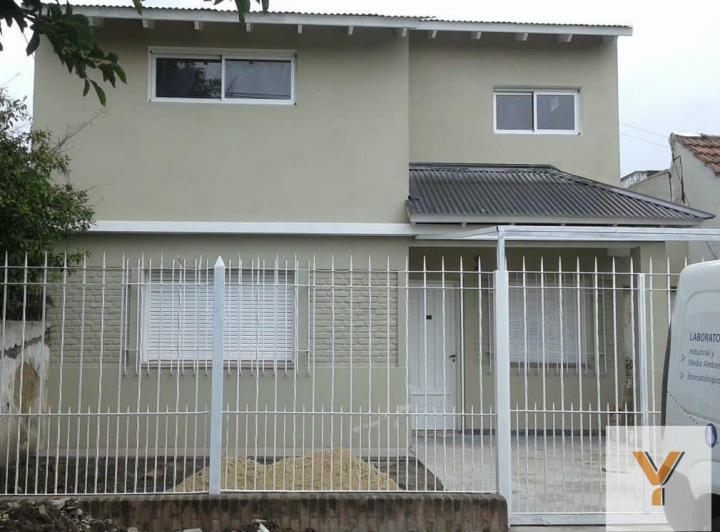 Casa · 260m² · 8 Ambientes · 1 Cochera