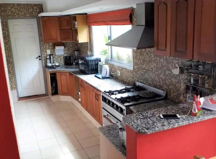 Casa · 200m² · 5 Ambientes