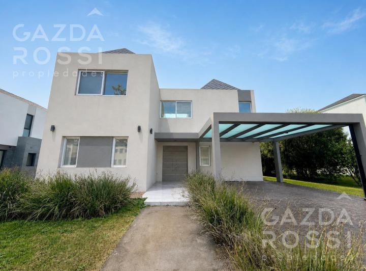 Casa · 251m² · 5 Ambientes · 4 Cocheras
