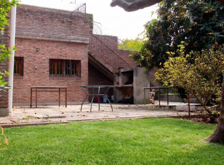 Casa · 200m² · 7 Ambientes · 1 Cochera