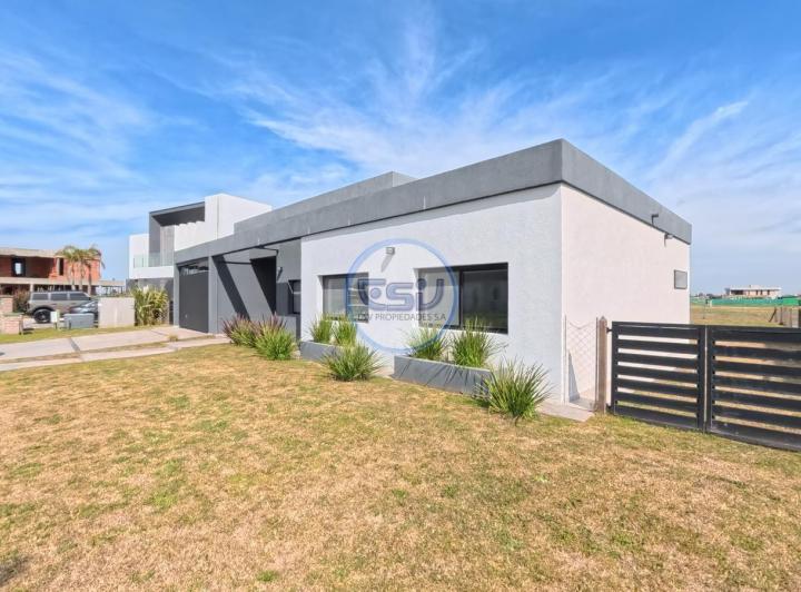 Casa · 175m² · 5 Ambientes · 1 Cochera