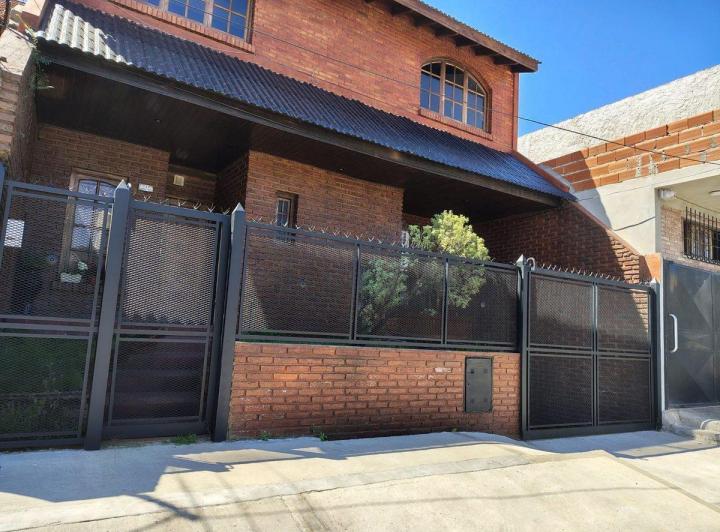 Casa · 175m² · 5 Ambientes · 1 Cochera