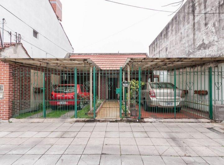 Casa · 145m² · 9 Ambientes · 2 Cocheras
