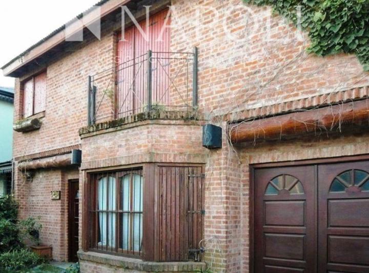 Casa · 220m² · 5 Ambientes · 1 Cochera