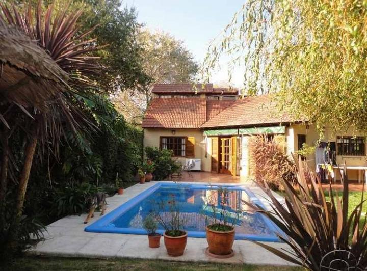 Casa · 250m² · 5 Ambientes · 1 Cochera