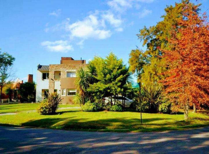Casa · 190m² · 5 Ambientes · 1 Cochera