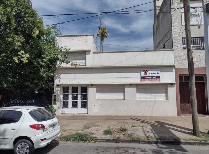 Casa · 210m² · 5 Ambientes · 1 Cochera