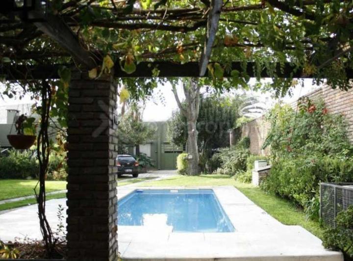 Casa · 400m² · 5 Ambientes · 3 Cocheras