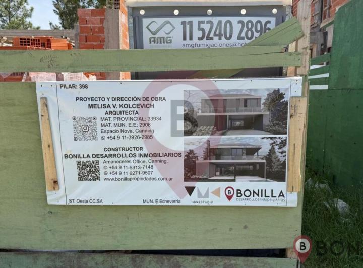 Casa · 260m² · 6 Ambientes · 2 Cocheras