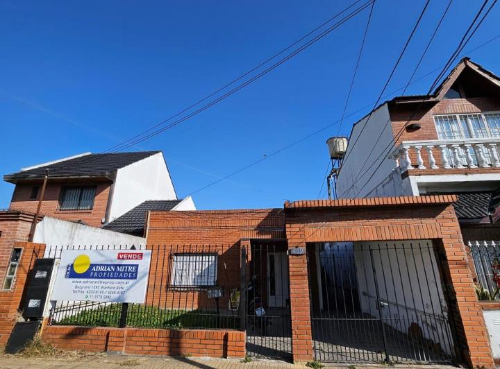 Casa · 457m² · 8 Ambientes · 1 Cochera