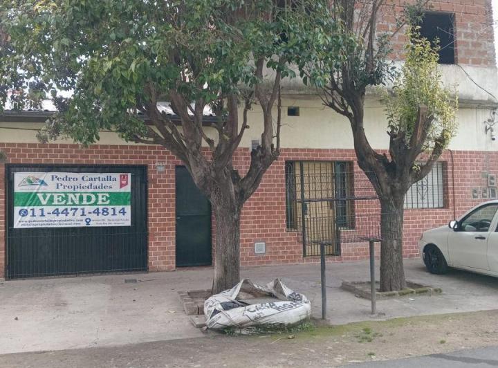 Casa · 220m² · 8 Ambientes · 2 Cocheras